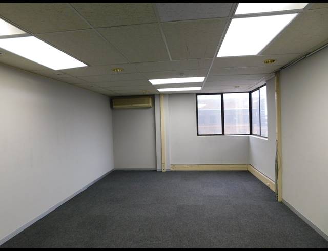 1,000M² OFFICE TO LET IN FERNDALE